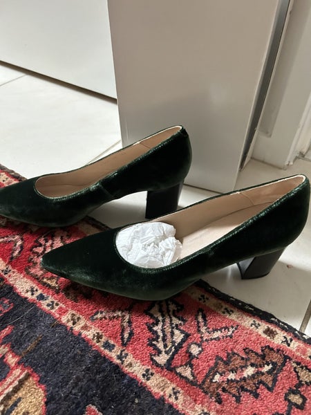 Green Velvet Shoes Carousel 1