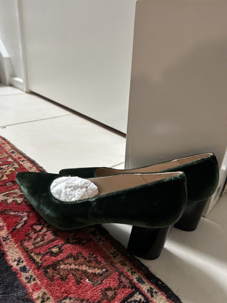 Green Velvet Shoes Carousel 4