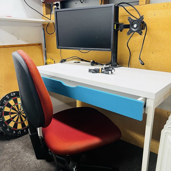 Dual Dell monitors 23”62863848308097112