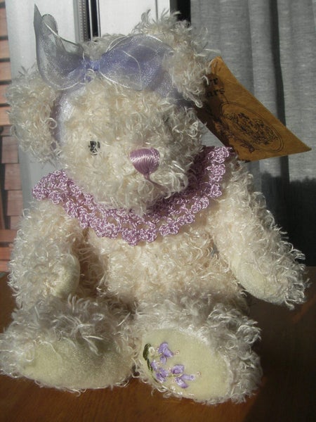 Victoria - Settlers Bear - 14 cm sitting Carousel 1