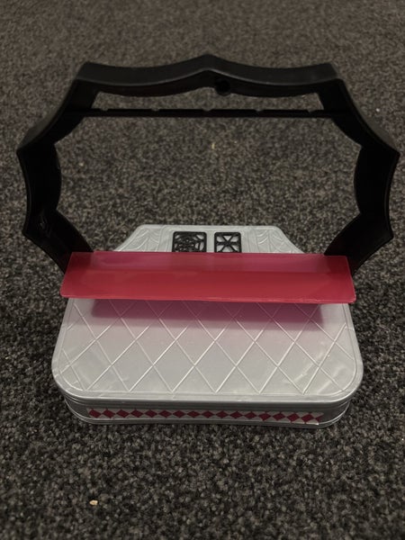 Monster High Die-Ner bench top Carousel 2