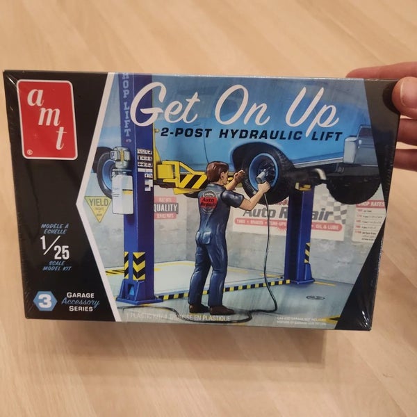 1/25 "Get On Up" 2 Post Hydraulic Lift Carousel 1