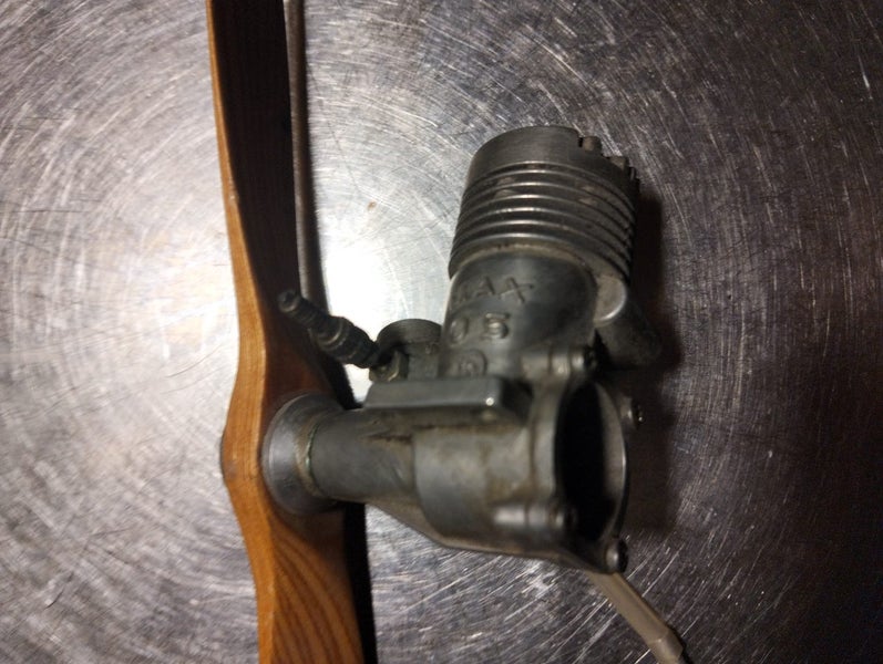 Model Aeroplane Engine with prop Carousel 2