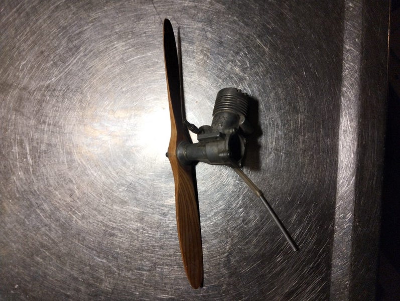 Model Aeroplane Engine with prop Carousel 3