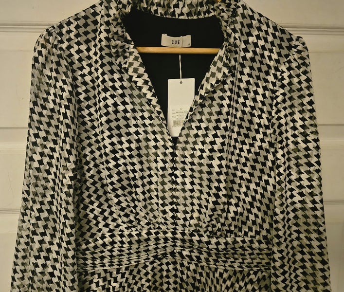 Brand new CUE campaign dress RRP $37562951905330691112