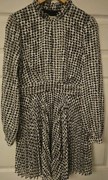 Brand new CUE campaign dress RRP $37562951905330691114