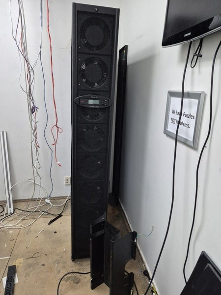 APC InRow 42U 300mm cooling unit Carousel 2