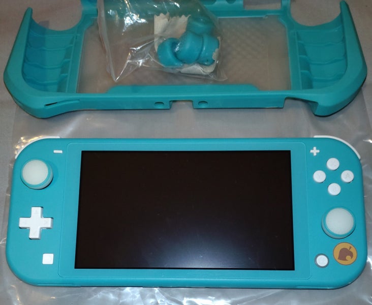 *Nintendo Switch Lite (Animal Crossing New Horizons Edition)* Carousel 2