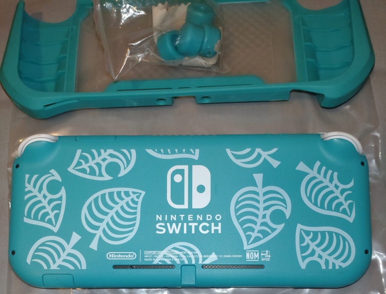 *Nintendo Switch Lite (Animal Crossing New Horizons Edition)* Carousel 3
