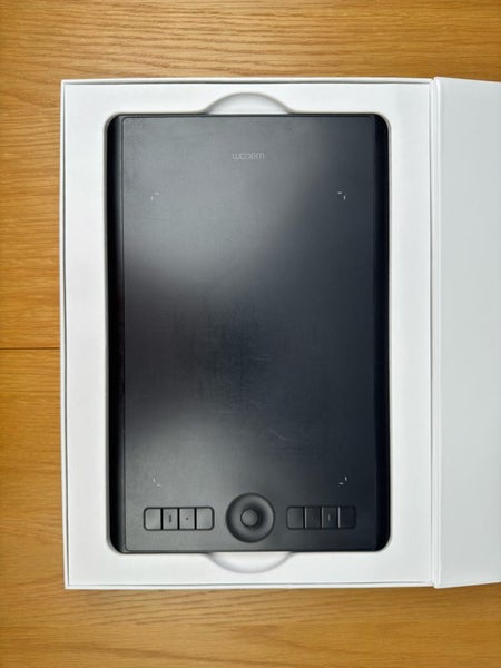 Wacom Intuos Pro Medium with Pro Pen 2 Technology (paper edition)62863848224770112