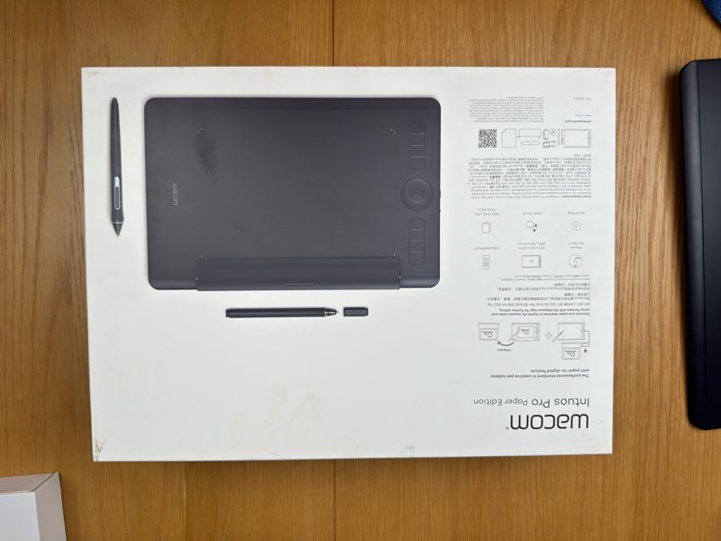 Wacom Intuos Pro Medium with Pro Pen 2 Technology (paper edition)62863848224770113