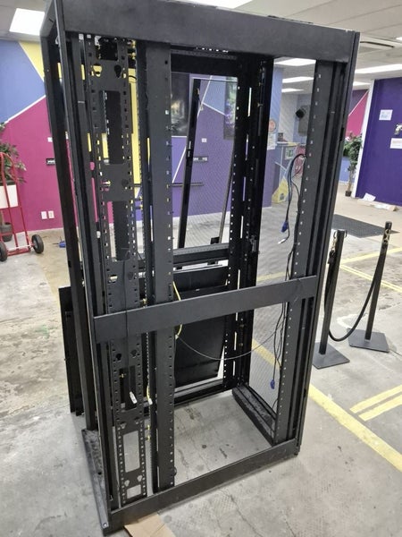 APC server rack 42U Carousel 3