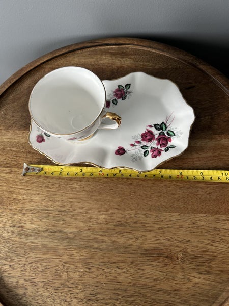 Delphine bone china - 4 Tea cups and 6 matching sandwich plates62863238444673113