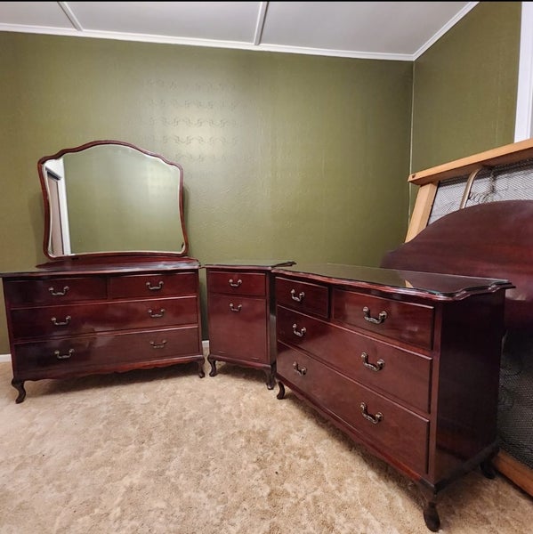 Queen Ann bedroom set, 4pc Carousel 1