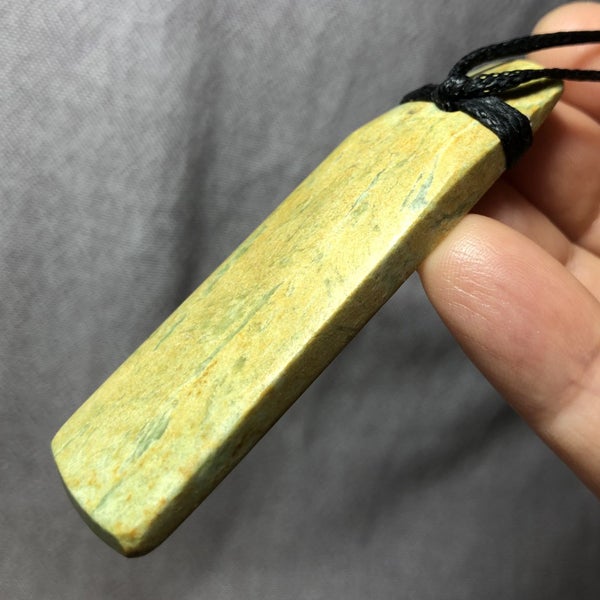 2 DAY AUCTION: 7.2cm Raukaraka Greenstone Toki Pendant, $1 Reserve Carousel 8