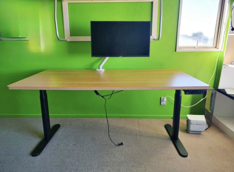 Maidesite Electronic height adjustable Standing desk Carousel 1