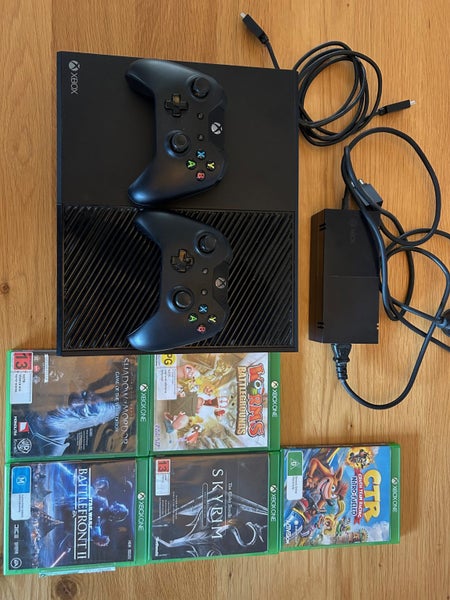 Xbox One (+ 2 Controllers, Power Cable, HDMI & 5 games) Carousel 2