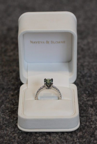 Naveya & Sloane Platinum Sapphire Ring Carousel 1