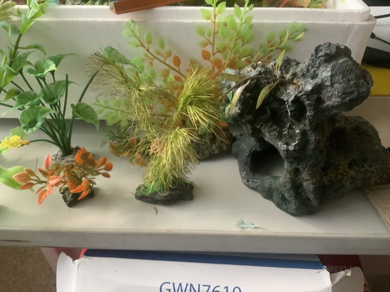 Plastic plants rock formations for aquarium s assorted Carousel 1