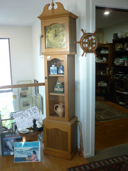 GRANDFATHER CLOCK / DISPLAY CABINET. QUARTZ MOVT. WORKING Carousel 5