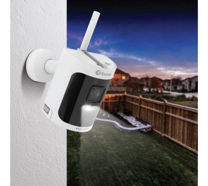 Swann AllSecure650 2K Wireless Security Kit with 4 x Wire-Free Cameras Power Hub Carousel 1