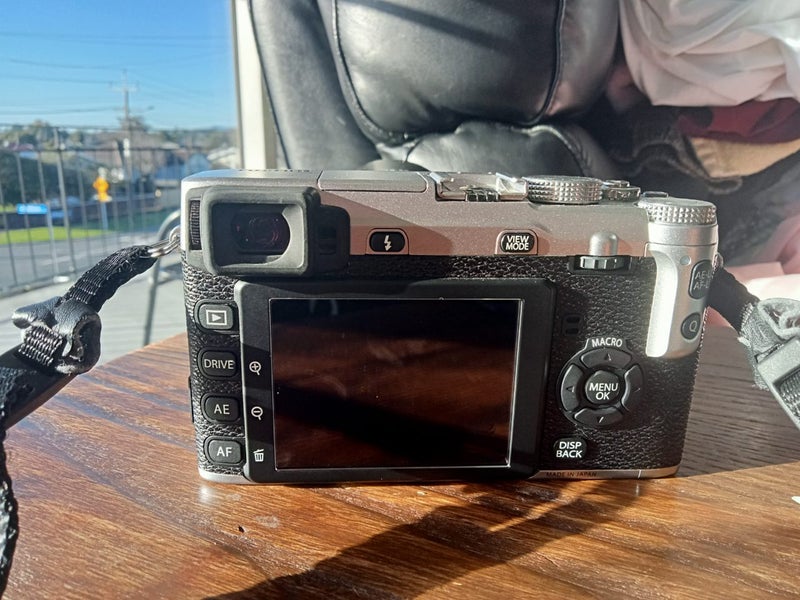 Fujifilm X-E1 digital camera + 18-55mm Lens – Full Kit, Great Condition!62865823245826114