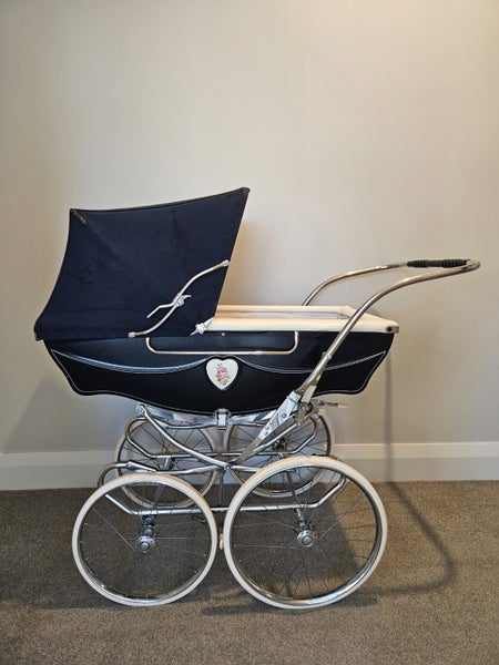 SILVER CROSS Pram Navy with Rose detail Carousel 1