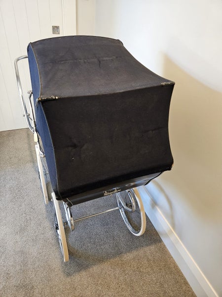 SILVER CROSS Pram Navy with Rose detail62979521179395114