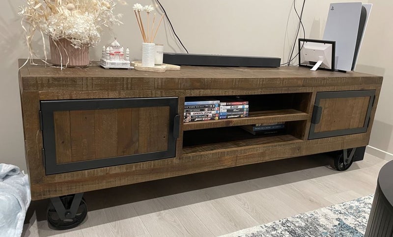 TV Unit Carousel 2