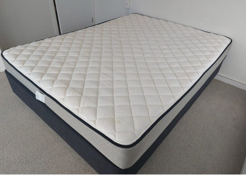 Queen mattress and base62866851098370113