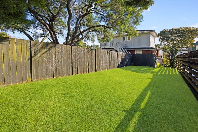 Image 2 of 20