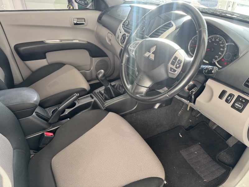2015 Mitsubishi Triton D/cab GLX 2.5 Manual62864751914241111