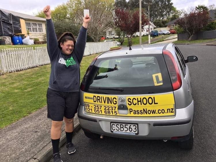 Driving lessons Auckland- best service, best rates Carousel 1