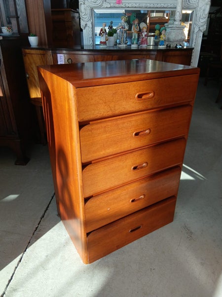 1283 RETRO TALLBOY Carousel 1