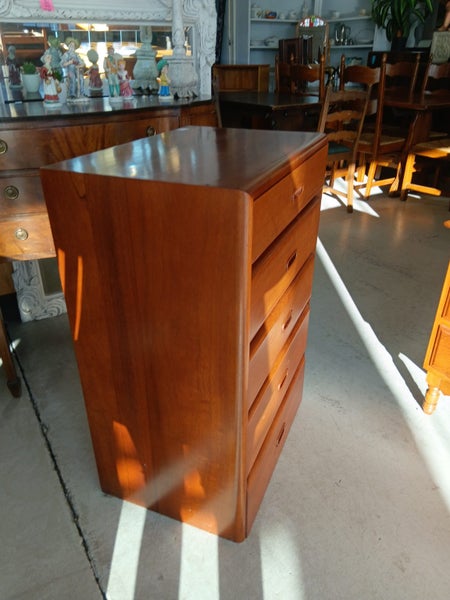 1283 RETRO TALLBOY Carousel 2