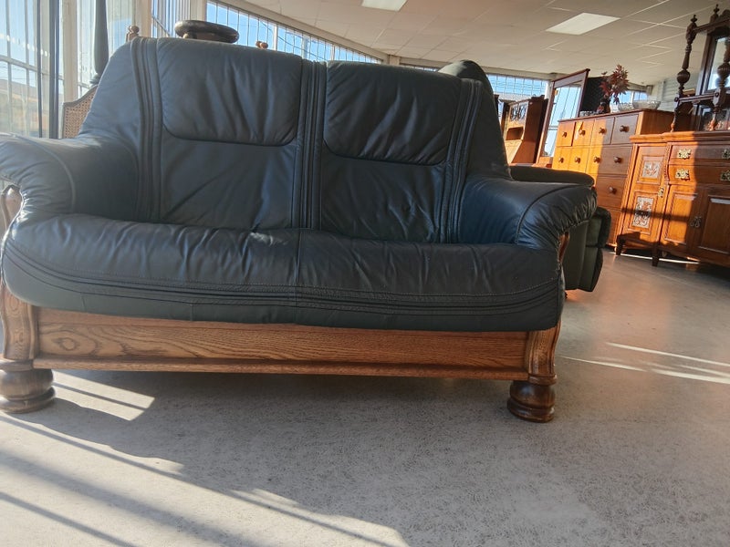 1285 RETRO LEATHER OAK FRAME 2 SEATER COUCH Carousel 9
