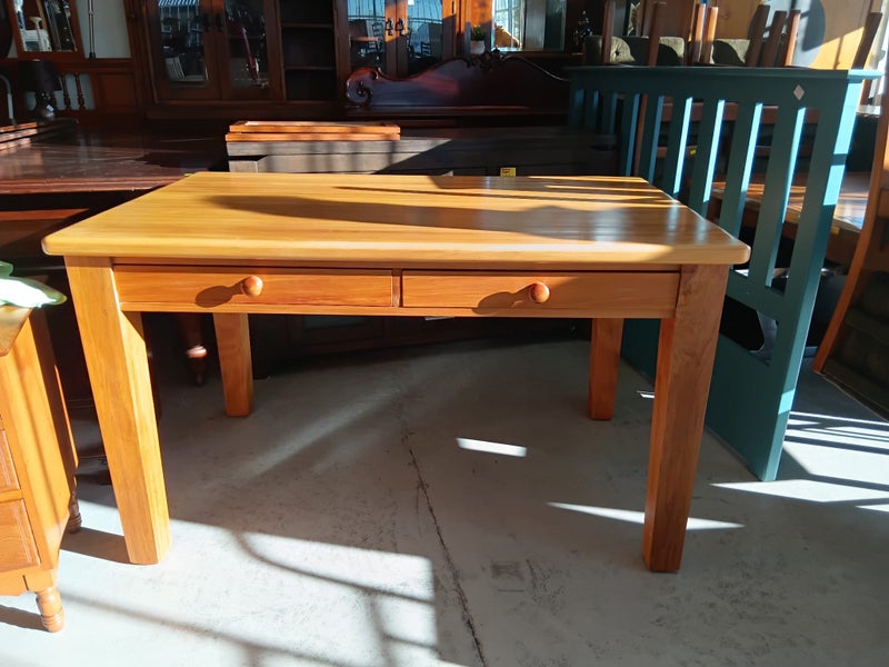 1286 QUALITY RIMU DINNING TABLE Carousel 2