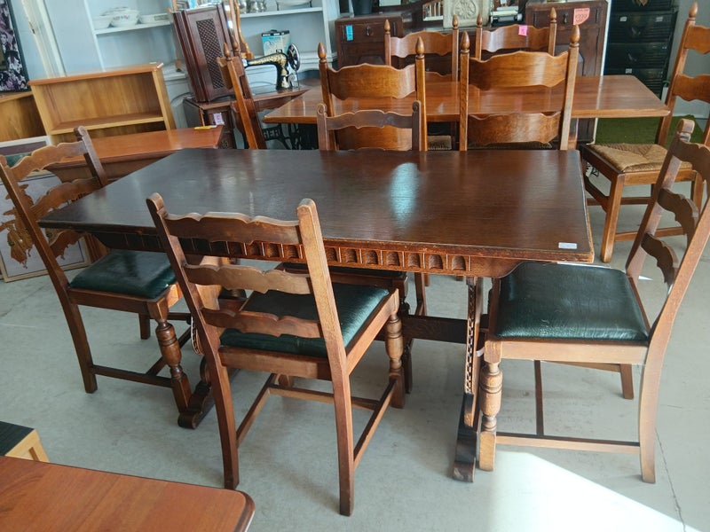 1287 LOVELY VINTAGE OAK STRETCHER BASE DINING SUITE Carousel 1