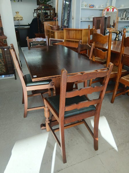 1287 LOVELY VINTAGE OAK STRETCHER BASE DINING SUITE Carousel 2