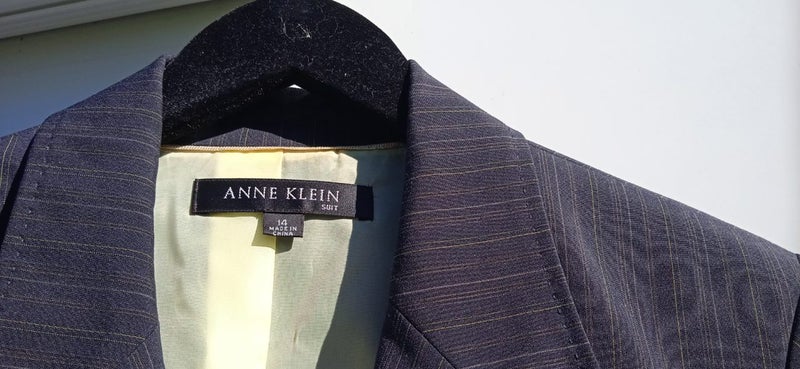 Classic Tailored Ladies Suit62936669315842114