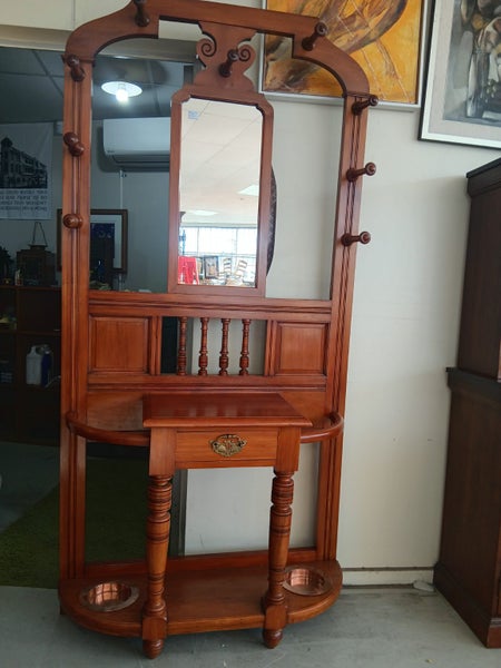 1292 VINTAGE HALLSTAND Carousel 1