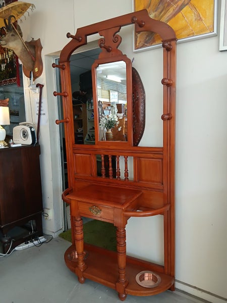 1292 VINTAGE HALLSTAND Carousel 2