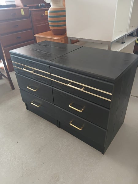 1294 PAIR OF BEDSIDES Carousel 2