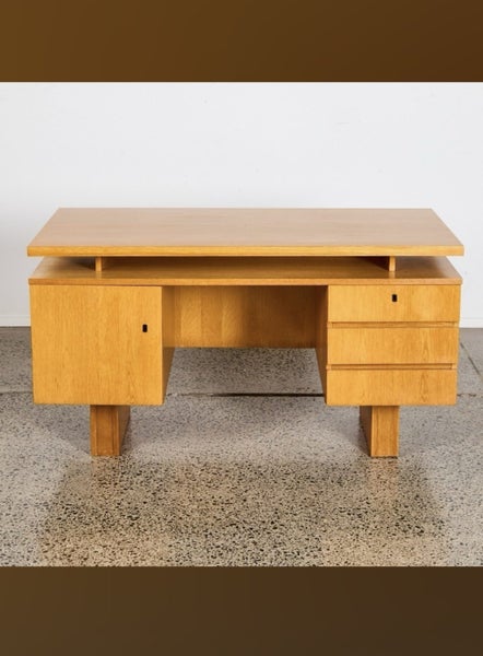 LINEAR MID-CENTURY DANISH FREESTANDING DESK Carousel 1