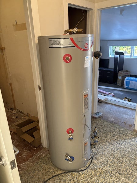 Electric hot water cylinder Carousel 4