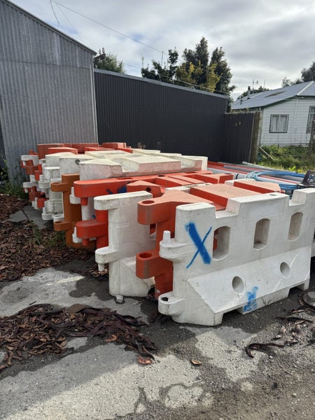 construction barriers x 19 Carousel 1