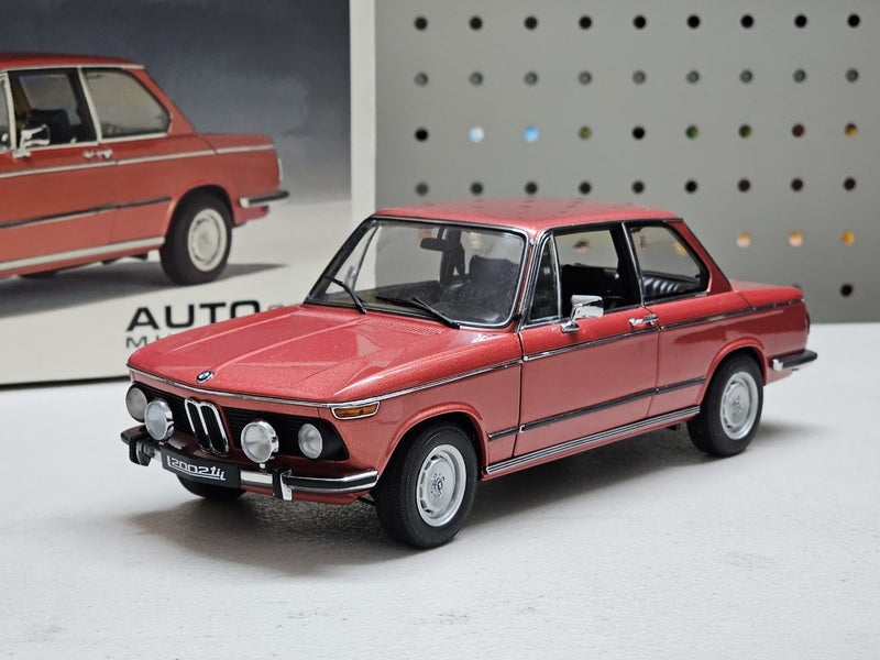 1/18 BMW 2002 L tii Carousel 1