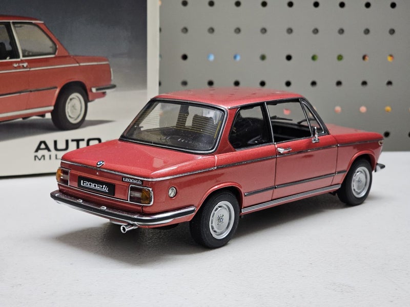1/18 BMW 2002 L tii Carousel 2