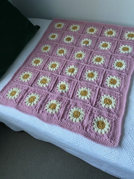 Crochet Daisy Cot Blanket63719980102273111