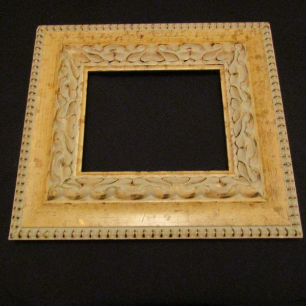 Vintage Wooden Picture Frame. Oustanding Looking. Really Punchy. Ex. Decor.62962612149633111